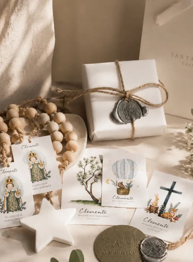 Invitaciones y bautizos — papelería personalizada